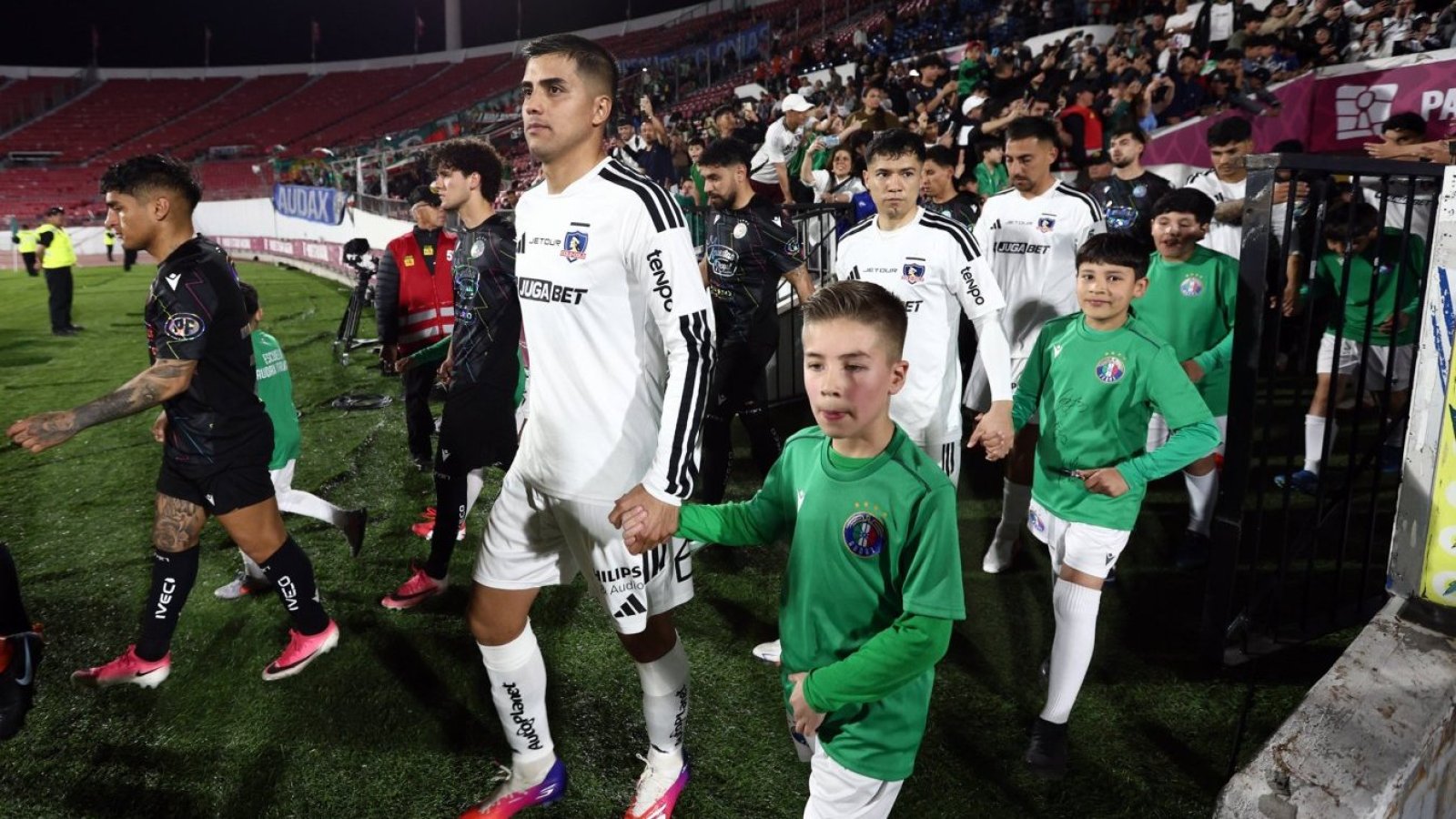 "Un verdadero dolor de ojos": el apuntado de los hinchas de Colo Colo tras empatar contra Audax Italiano
