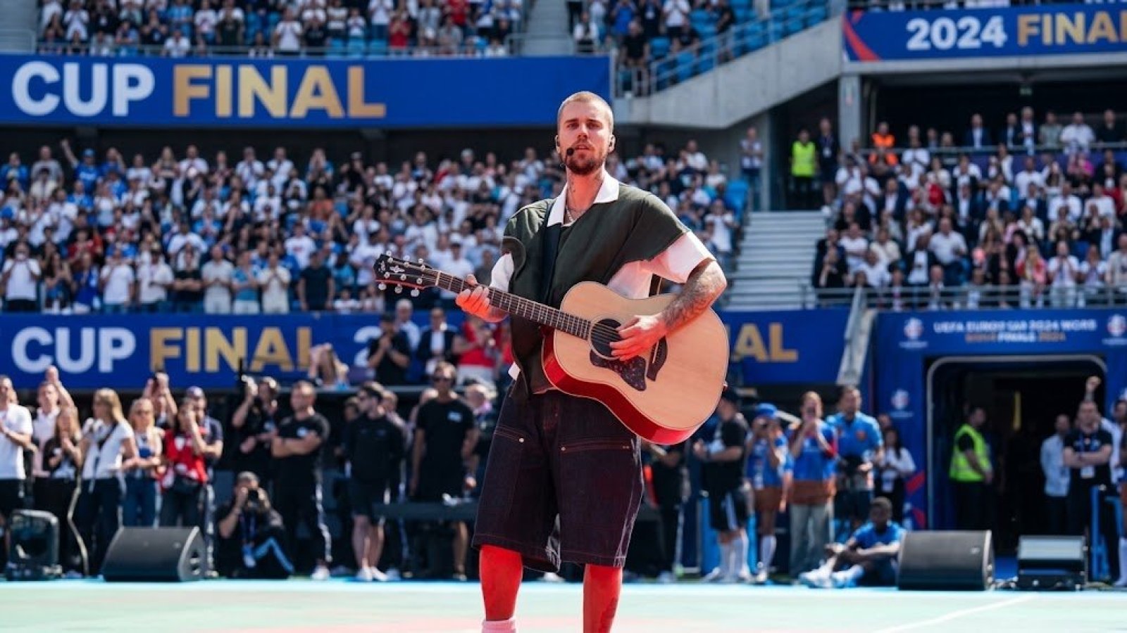 Justin Bieber sorprende con inesperado concierto en parque de Los Ángeles
