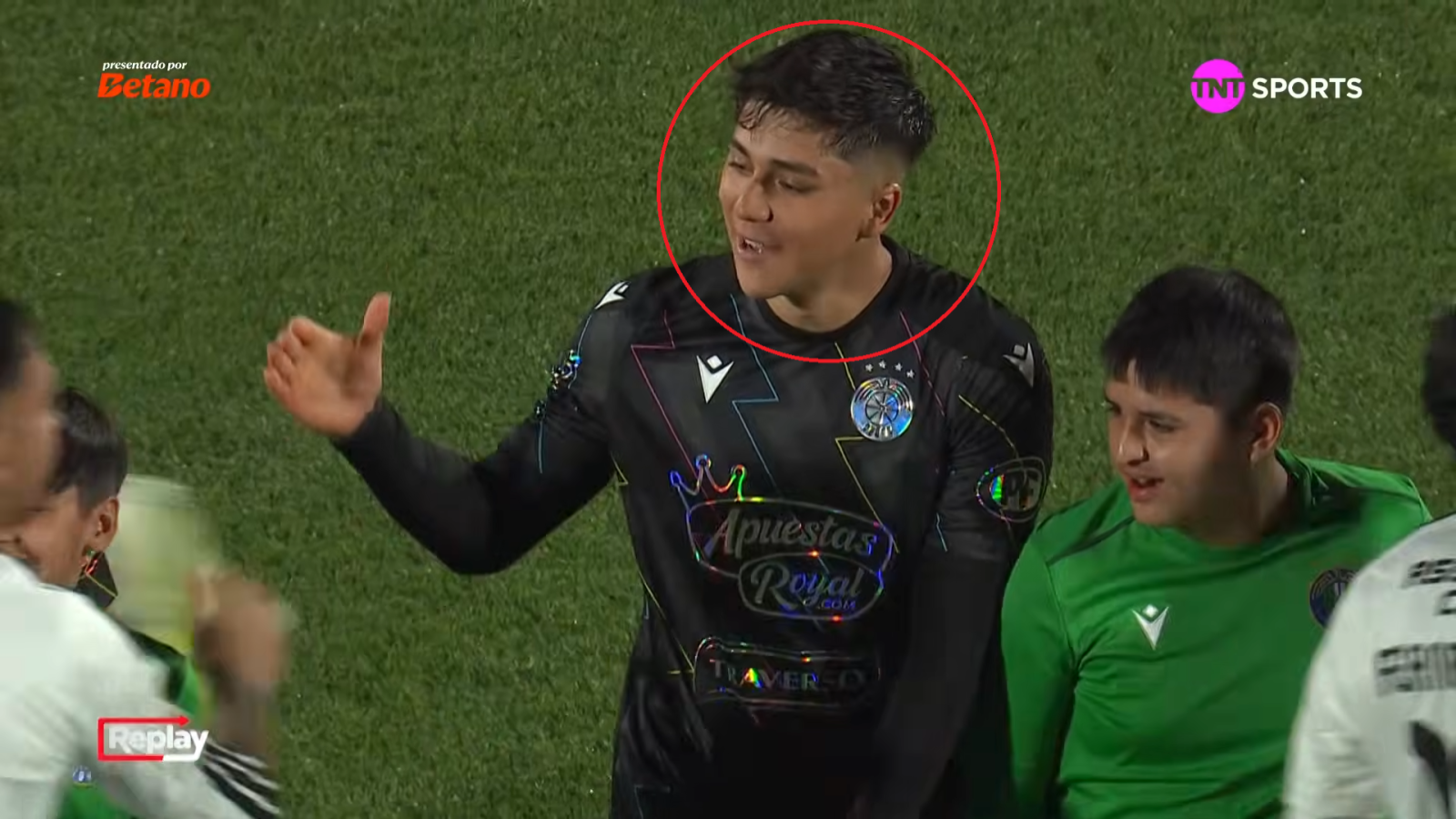 "Qué cresta le pasó": la viral imagen de Damián Pizarro que generó OLA DE COMENTARIOS
