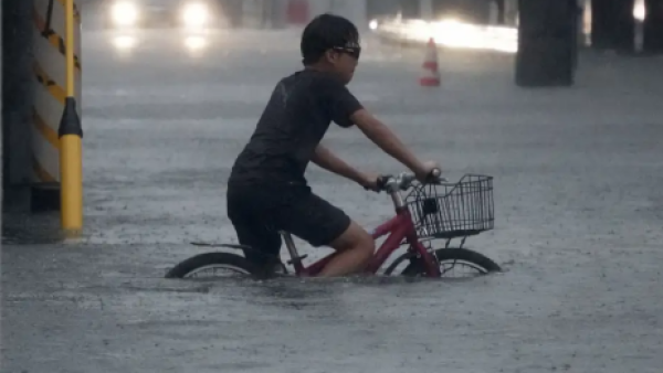<p>Sube a 12 la cifra de muertos por el tifón Dujuan en Japón</p>