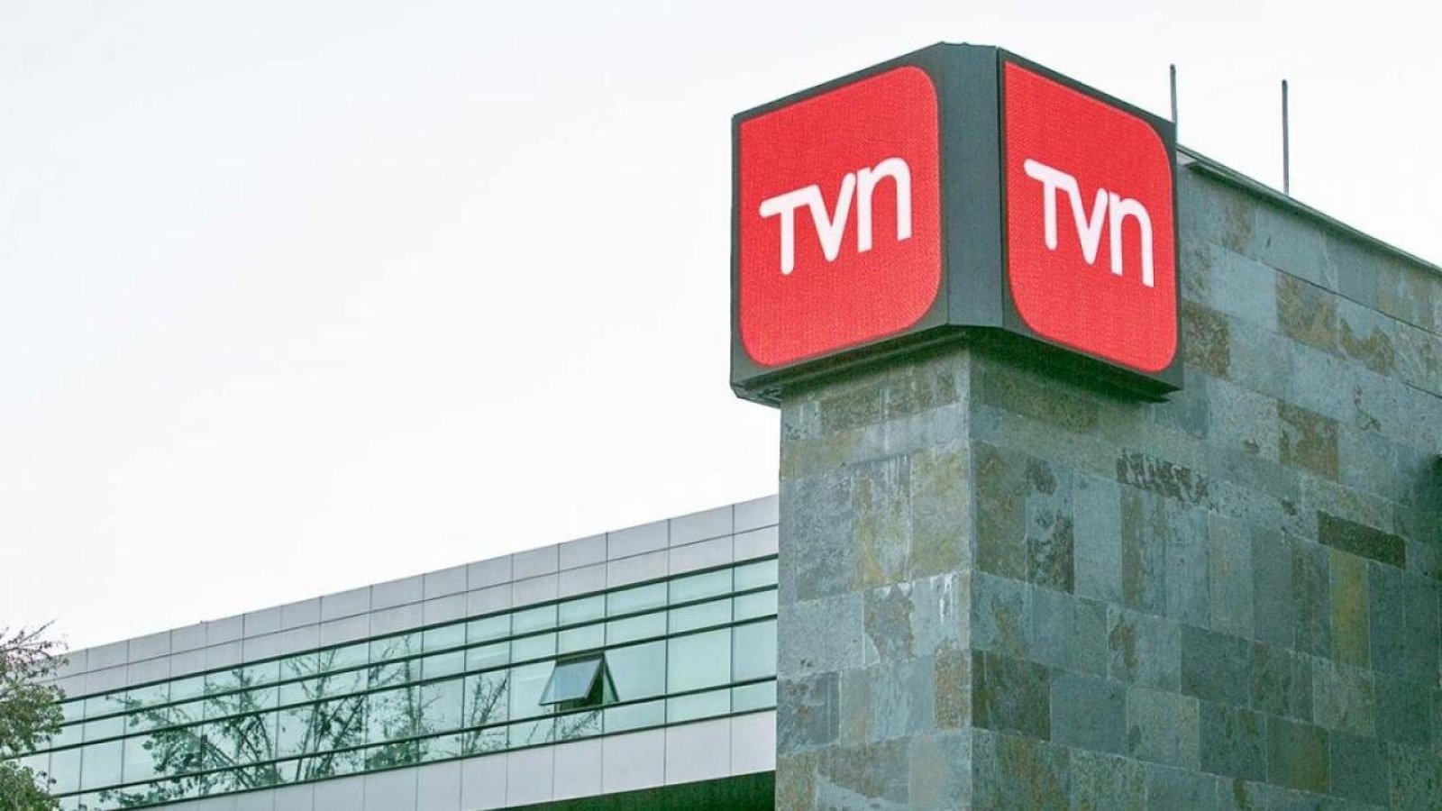 <p>TVN se instala en el podio y sigue creciendo: Superó a Canal 13 durante toda la semana en el rating del día televisivo </p>
