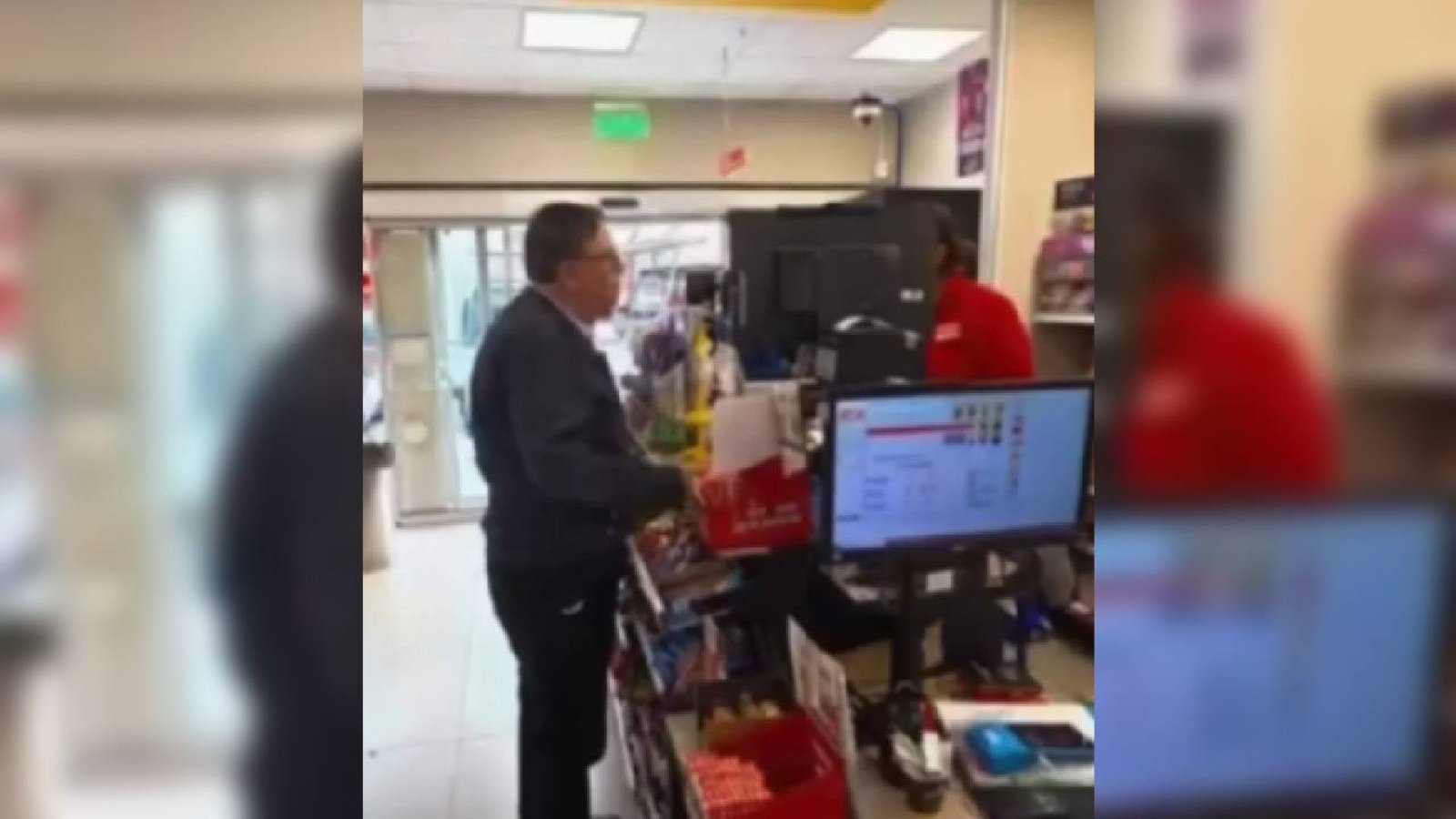 <p>Trabajadora de Oxxo es víctima de agresión xenófoba en local de Las Condes</p>
