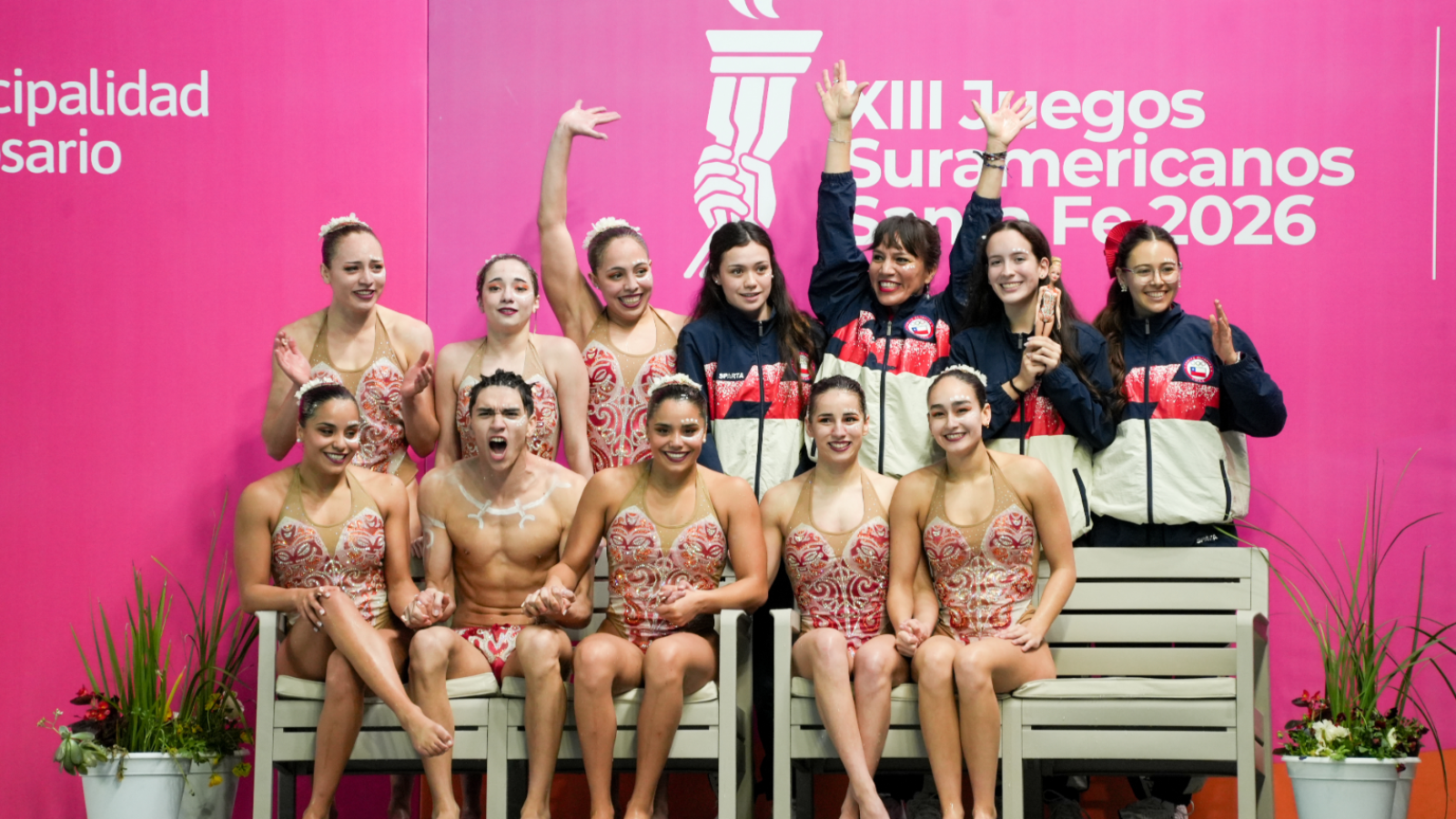 La emoción de Maca Vial y Chloé Plaut tras lograr histórica medalla en Natación Artística
