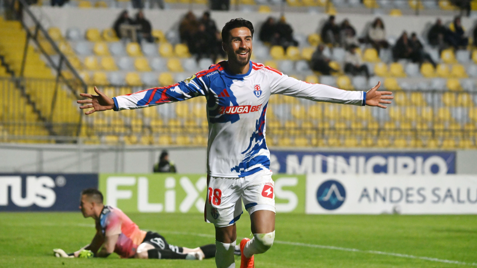 Terminó el "primer round": U. de Chile abrochó el triunfo ante Everton en los minutos pendientes por Copa Chile
