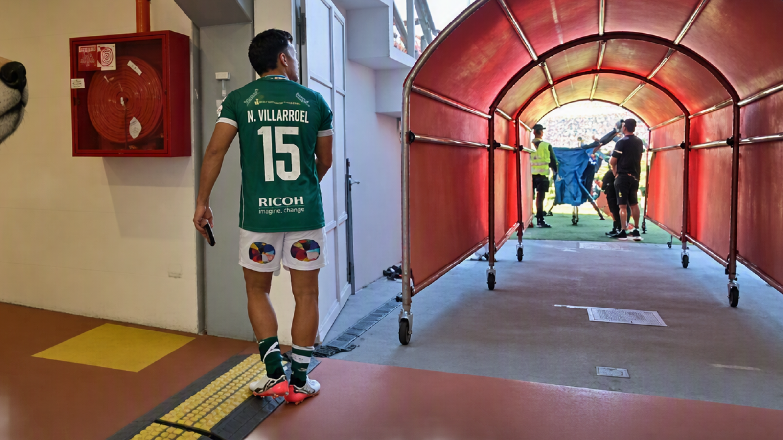 Jugador de Wanderers arriesga dura sanción tras obsceno gesto a hinchas de Cobreloa
