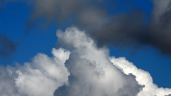 <p>Santiago tendrá 27°C y luego lluvia: así cambiará el tiempo en solo un día</p>