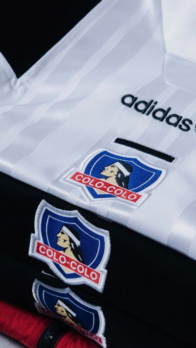 "Una locura" y "tomen mi dinero": Colo Colo y la U presentaron colección retro que enamoró a los hinchas