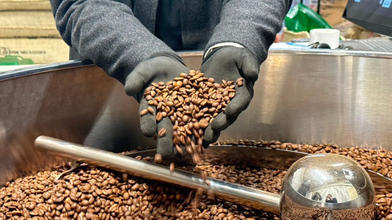 Día Internacional del Café: Las cifras al alza de su consumo en Chile y el mundo
