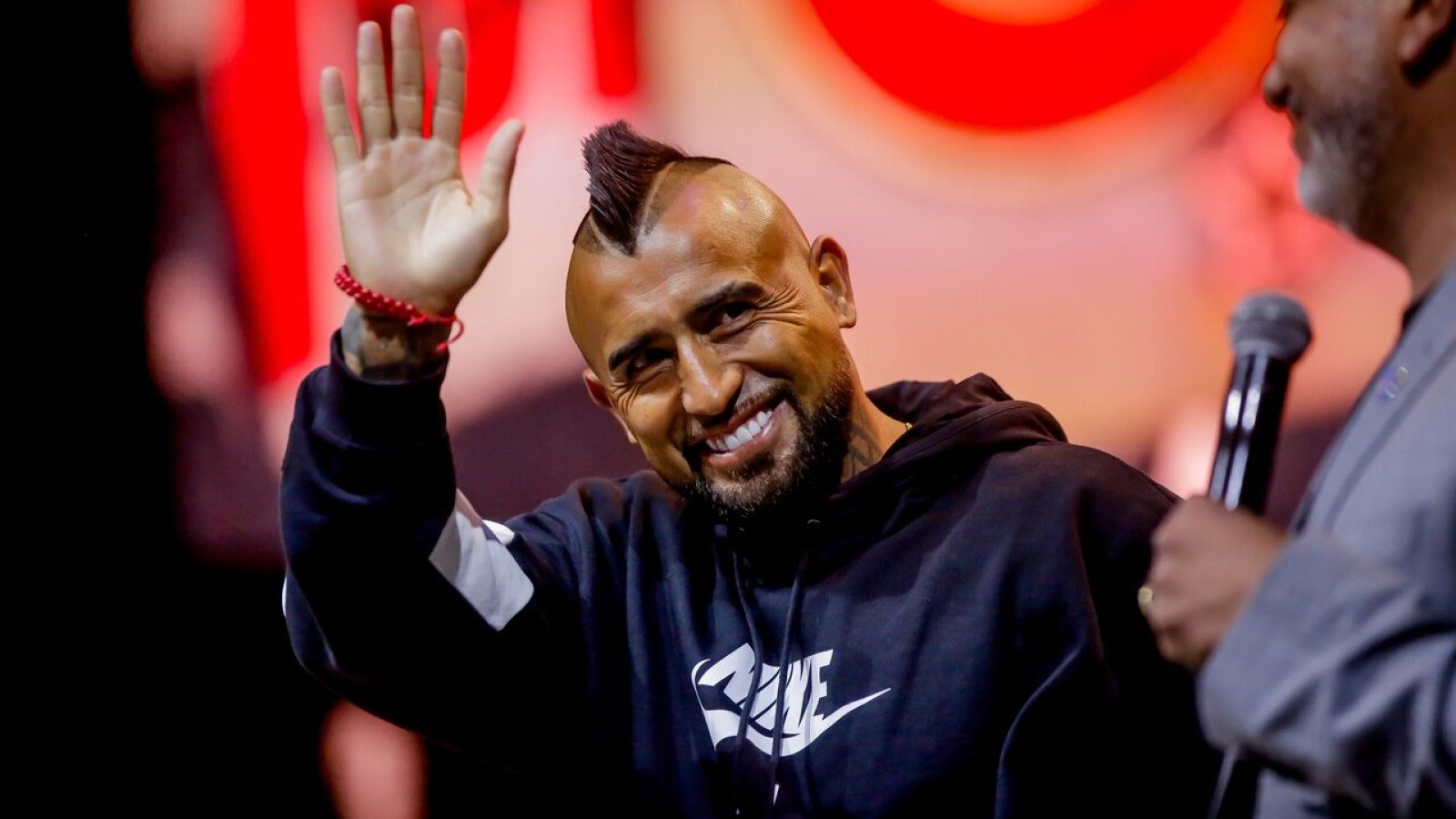 "Hay que ir a buscarlo": el candidato de Arturo Vidal para asumir como DT de la Selección Chilena

