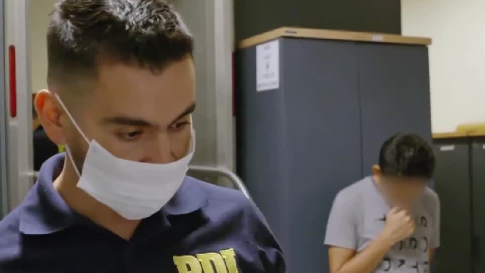 "Se veía desorientado": Joven peruano traía cocaína en sus calzoncillos

