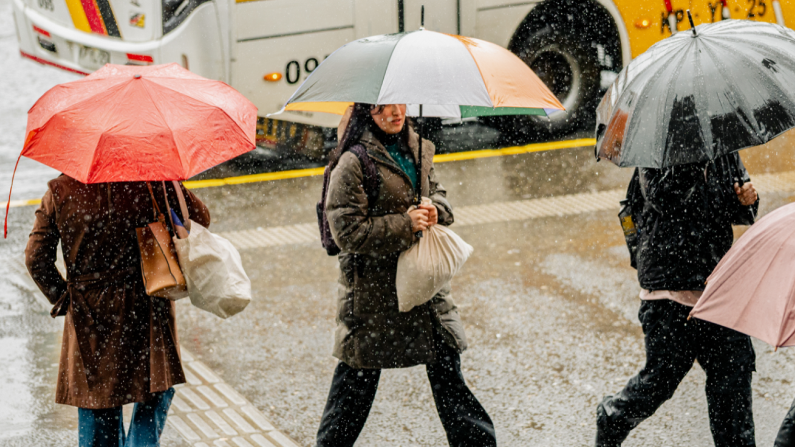 Regresa la lluvia a la capital: Metereología emite aviso de precipitaciones para esta semana en tres regiones del país

