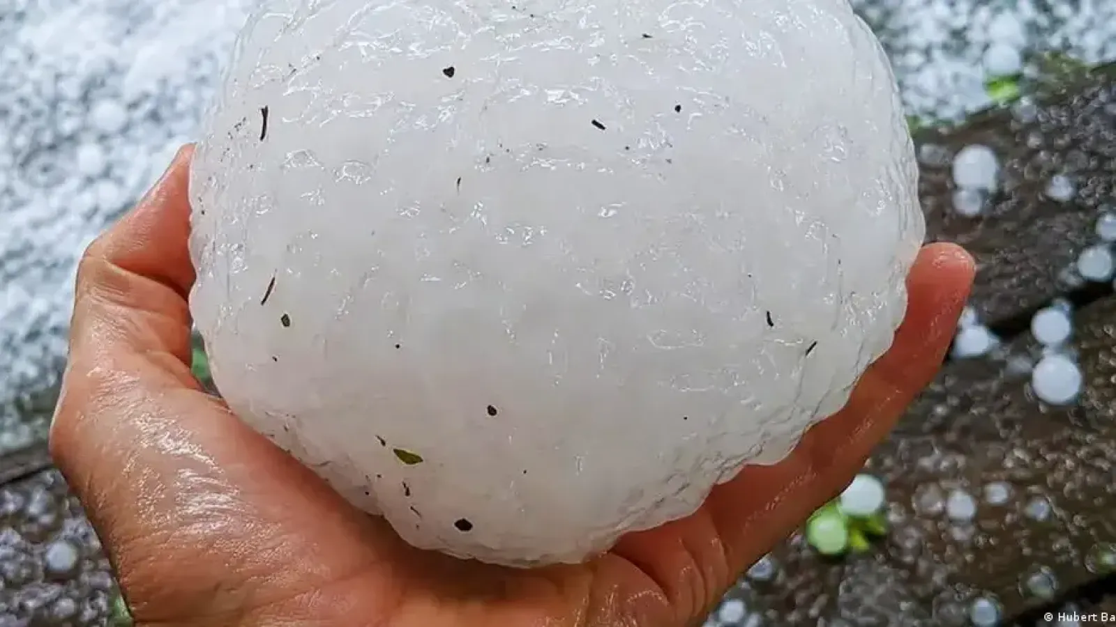 Fuerte granizada deja daños en varias ciudades de Paraguay
