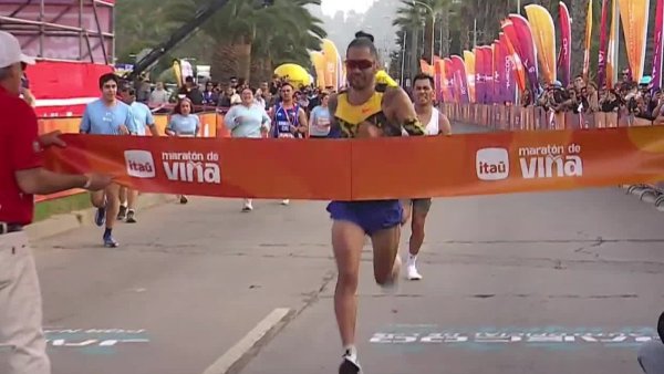 "Pude volver a correr sin dolores": Carlos Díaz es el ganador de los 21K en la Maratón de Viña
