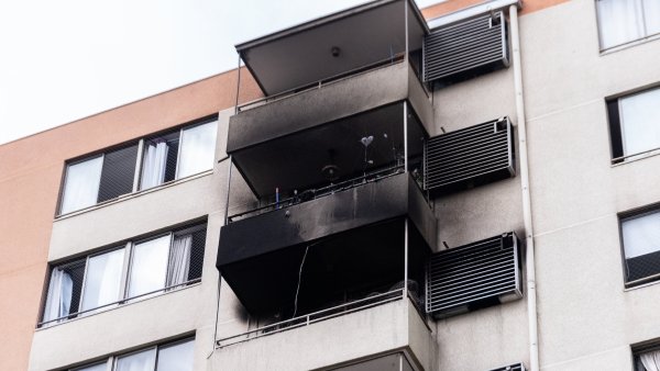 Hombre muere tras incendio intencional en San Miguel: amenazó a su pareja antes del siniestro