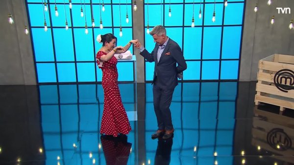 "¡Me dijo sabrosa!" Stana conquista a los jurados con su plato tradicional gitano