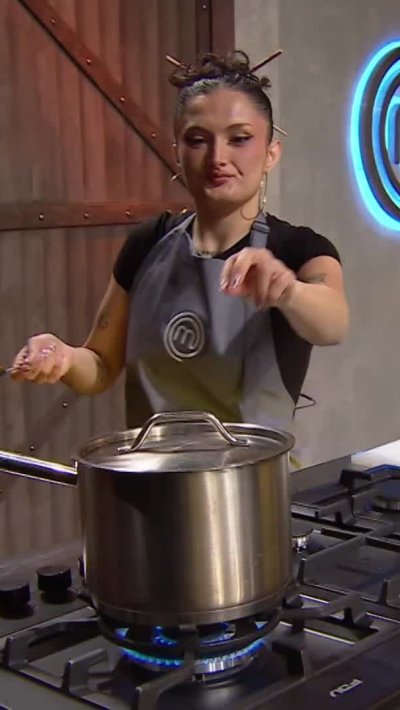 "Se busca la oda al Caldillo de congrio": Tres aspirantes enfrentan el primer desafío en MasterChef