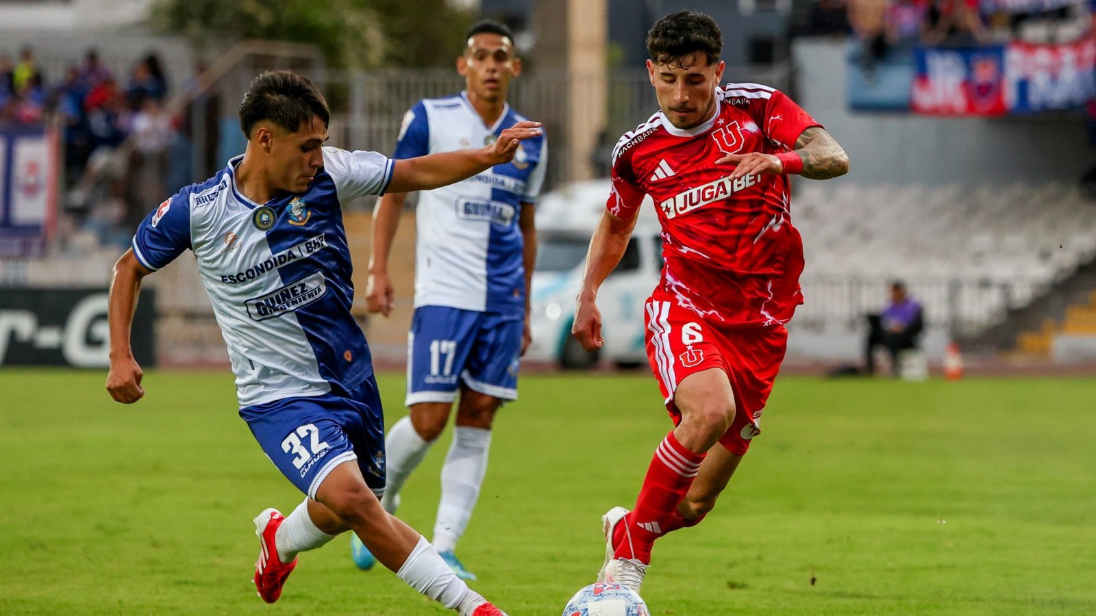 "No se puede la pelota": el apuntado de los hinchas de Universidad de Chile en partido contra Deportes Antofagasta
