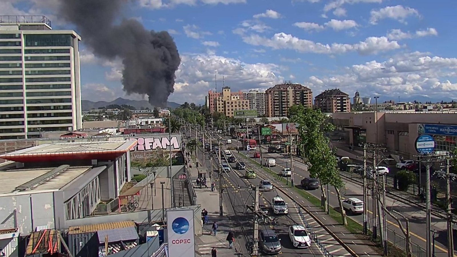 Incendio en Maipú: Teatro Municipal arde en medio de remodelaciones
