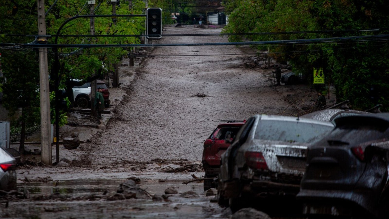 Senapred declara Alerta Roja en 10 comunas de la Región Metropolitana por riesgo de aluviones
