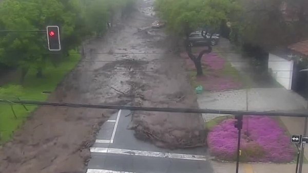 Impactante video muestra el momento exacto en que comenzó el aluvión en San Carlos de Apoquindo