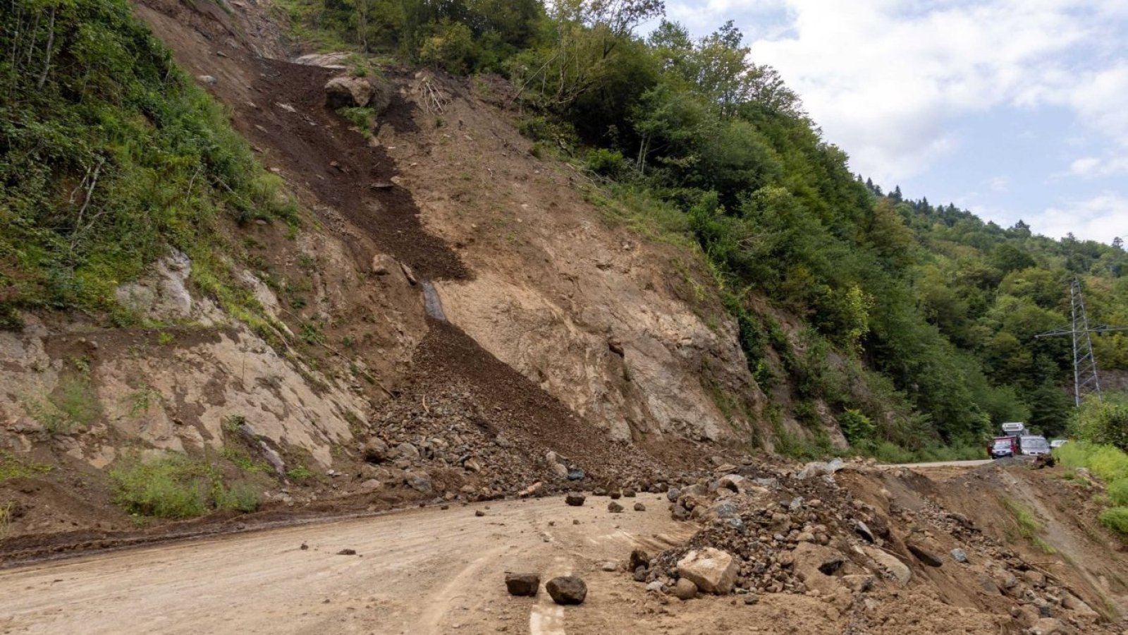Académico explica por qué las lluvias pueden provocar deslizamientos de tierra

