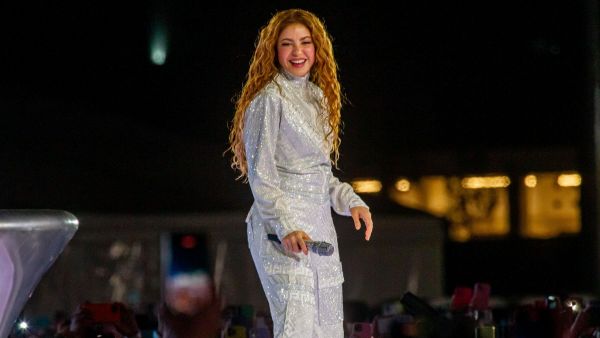 Shakira y Amazon forman alianza para capacitar con IA: Más de un millón de mujeres beneficiadas