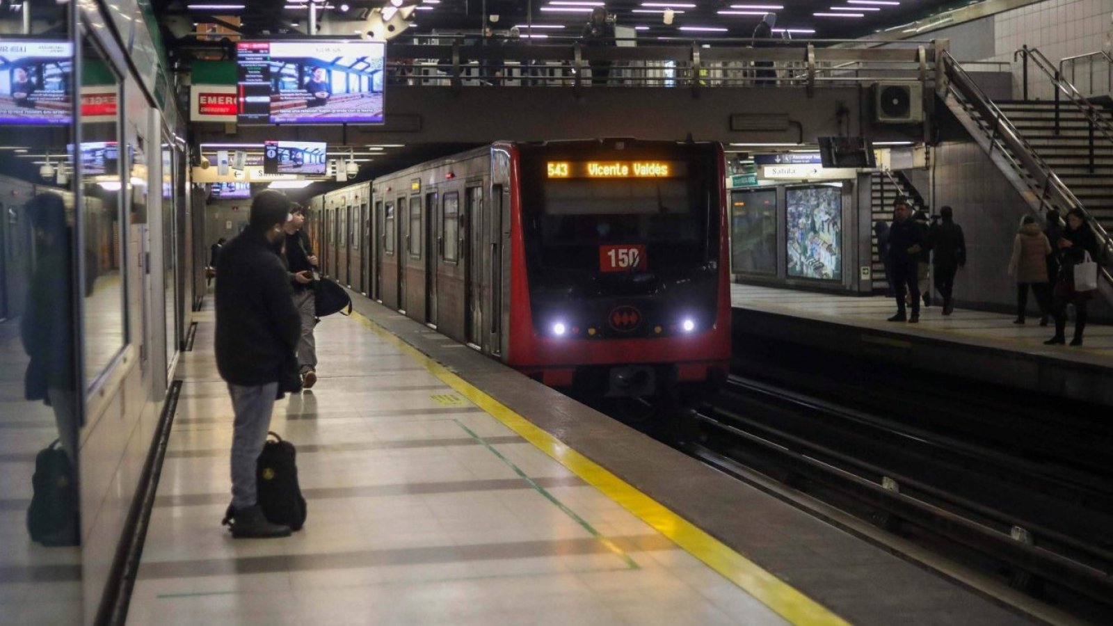 Metro de Santiago anuncia extensión de horario por conciertos de BTS
