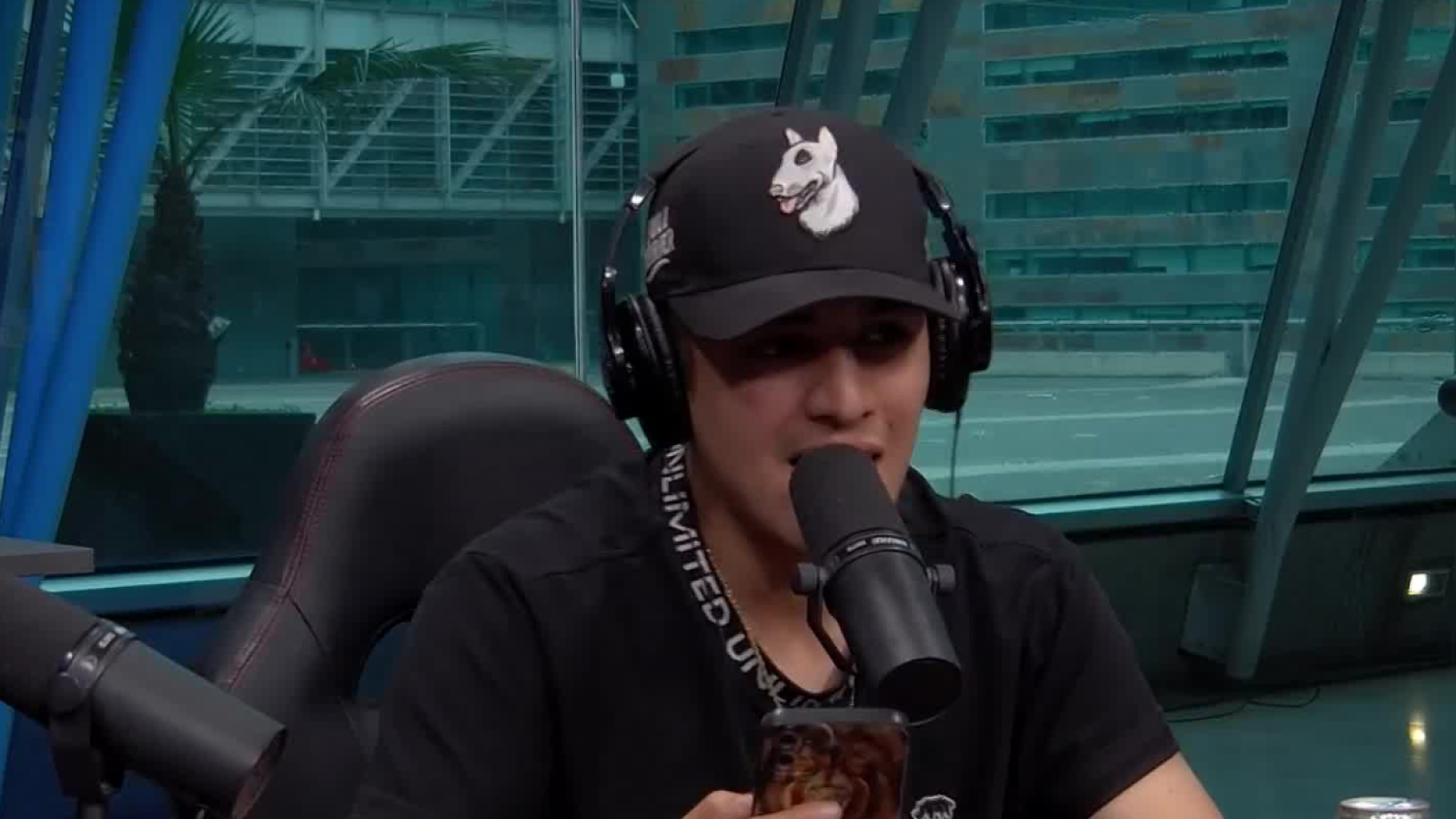 "Cerramos transmisión": El freestyle de Jokker para despedir el react de la Regional Centro junto a Skadi
