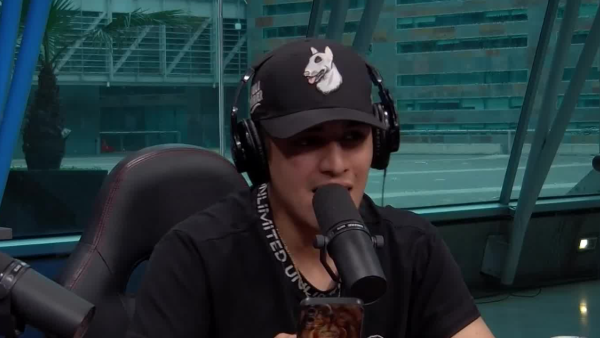 "Cerramos transmisión": El freestyle de Jokker para despedir el react de la Regional Centro junto a Skadi