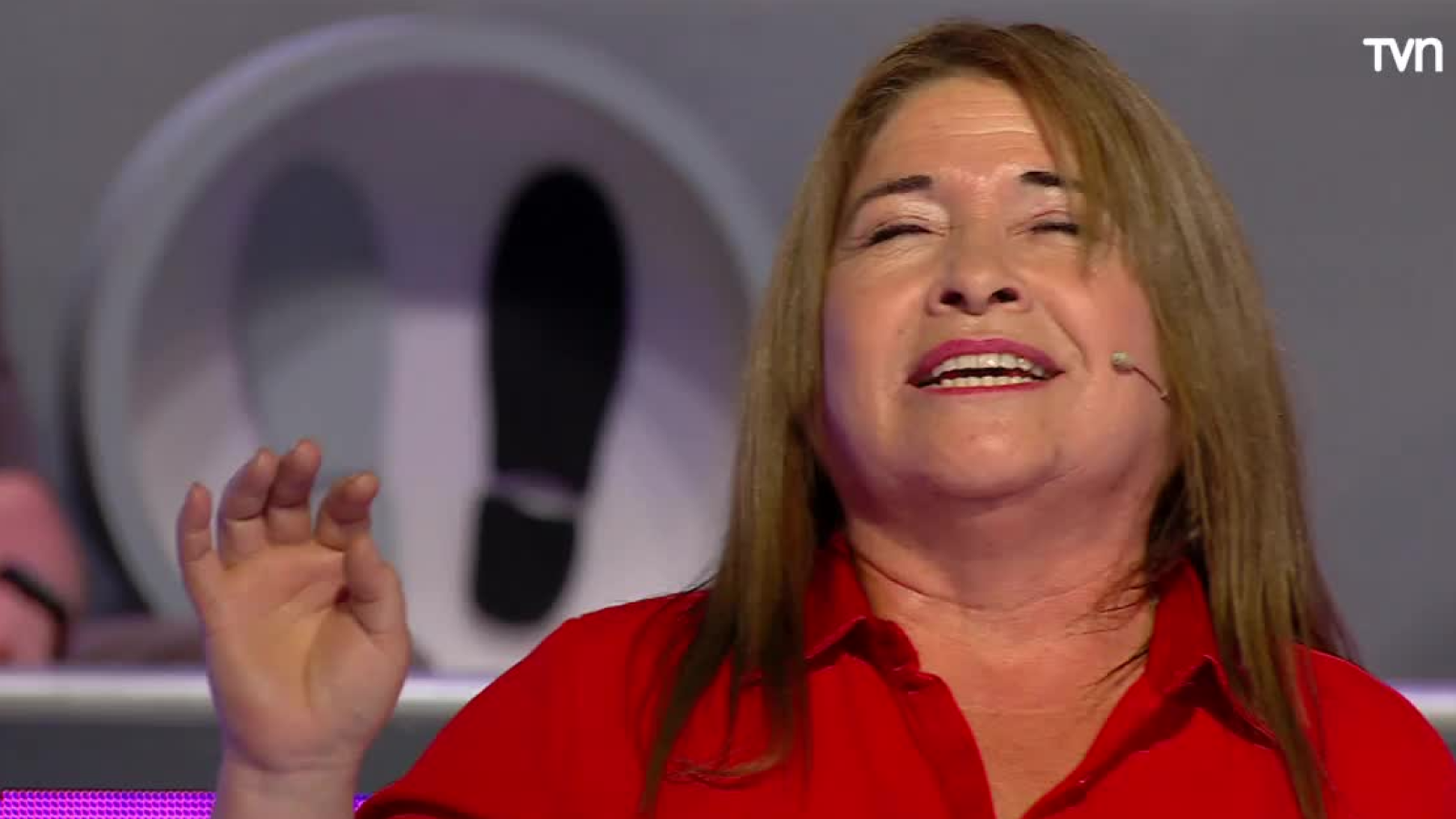 Nos emocionó con su bella voz: Betty nos regaló un clásico de Víctor Heredia
