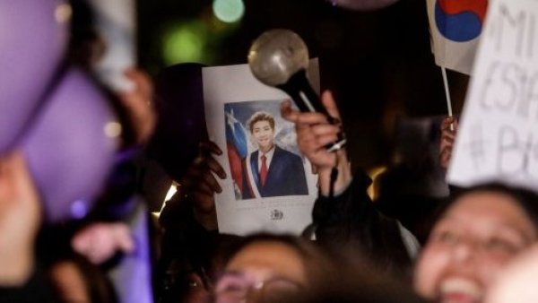 Advierte que no se puede acampar: Alcalde de Ñuñoa entrega recomendaciones para el concierto de BTS
