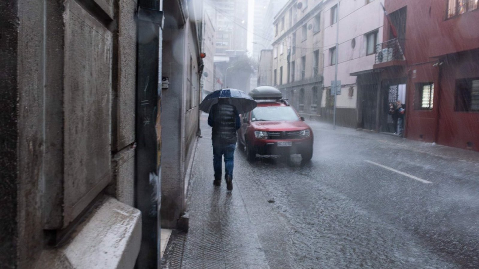 Directora de SENAPRED por tormentas: "Si puede evitar salir, evítelo y no lo haga"
