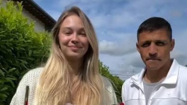 "No pude evitar mirar": El "detalle" en el video que publicó Alexandra Litvinova