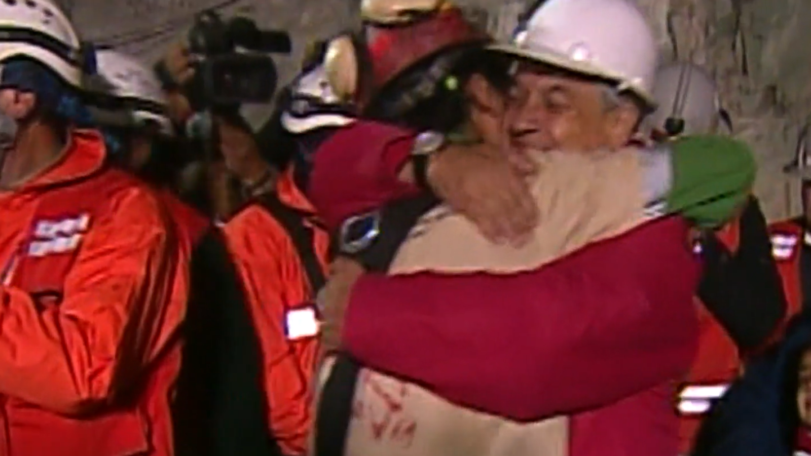 Imágenes inéditas: El rol de TVN para informar el rescate de los 33 mineros de la mina San José
