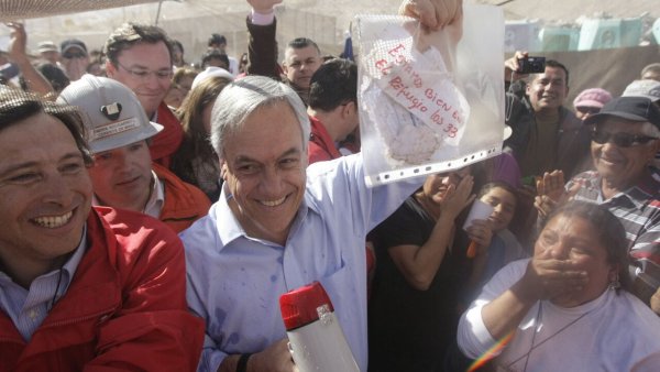 "Sígame": La orden del presidente Piñera que marcó la transmisión del rescate de los 33 mineros
