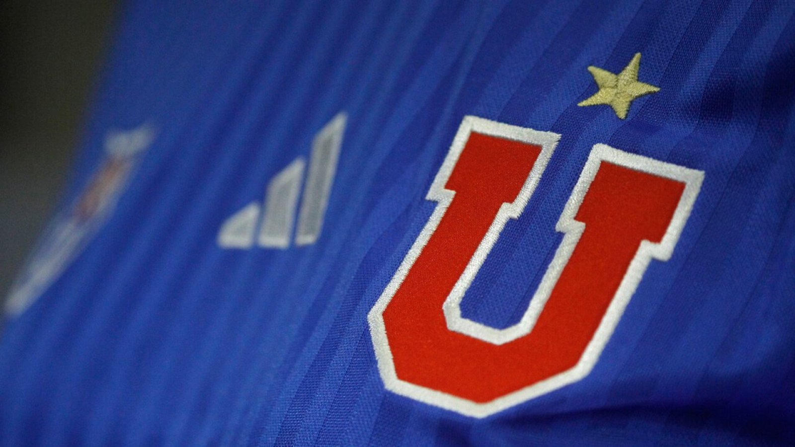 Filtran la camiseta CENTENARIO de Universidad de Chile: "Un estilo elegante"

