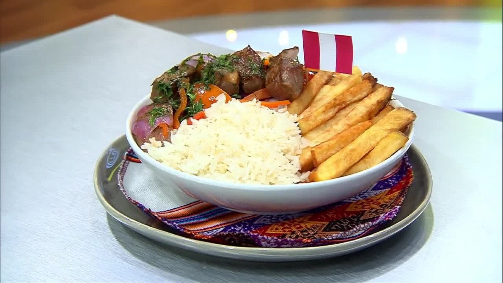 Los rojos y naranjas deberán preparar un lomo saltado para evitar el delantal negro
