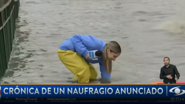 ¡El celular se salvó! Medio extranjero destacó chascarro de Ina durante una inundación