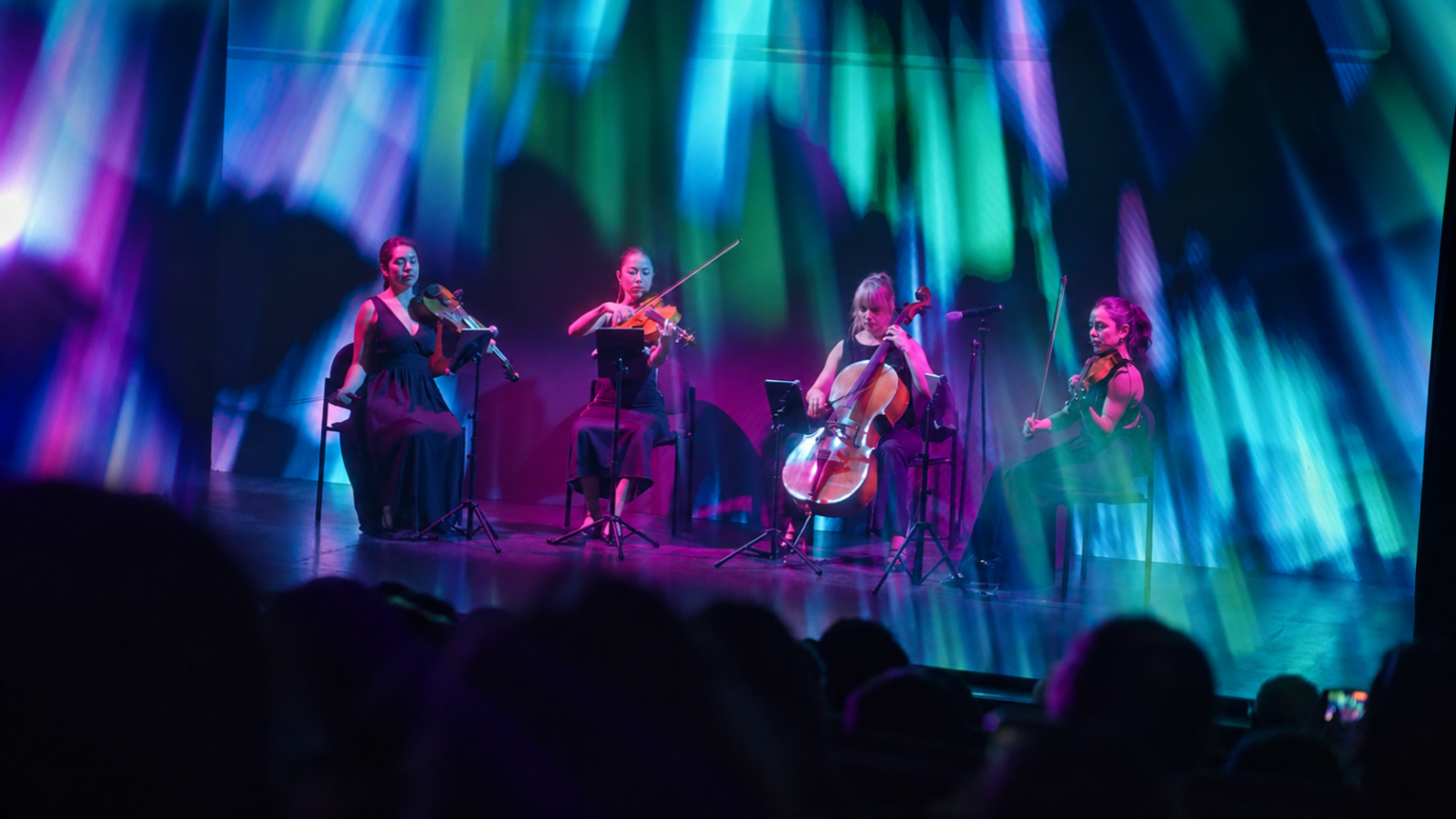 Música en vivo y hologramas: La aplaudida experiencia inspirada en Vivaldi llega a Santiago
