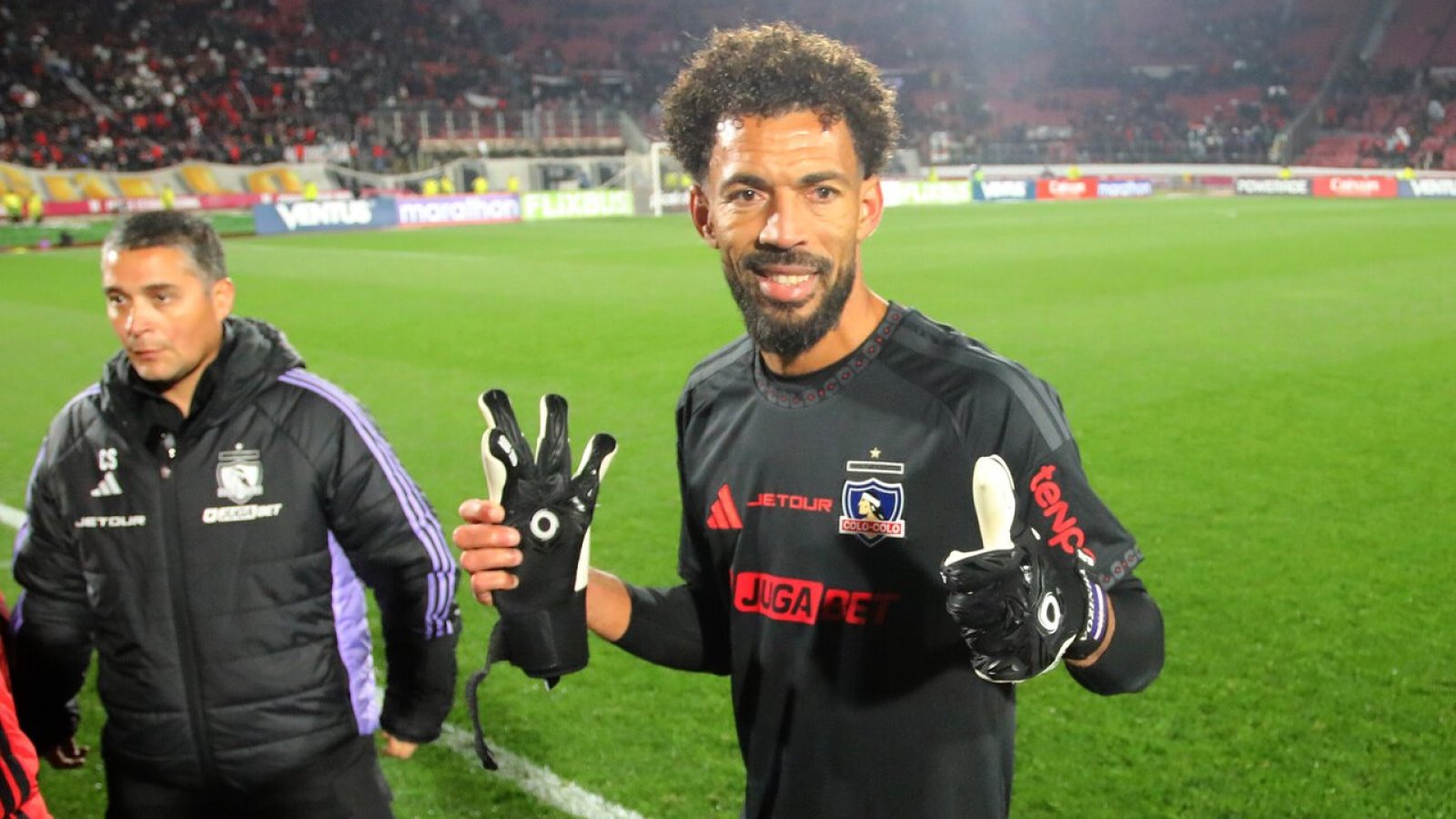 "En todo lugar, menos en la cancha": La inesperada aparición de Vozinha
