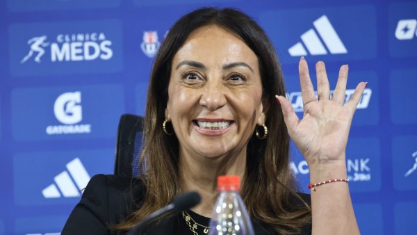 "Tengo una muy buena opinión de Cecilia Pérez, la he visto trabajando solamente por la U y eso no se puede negar"