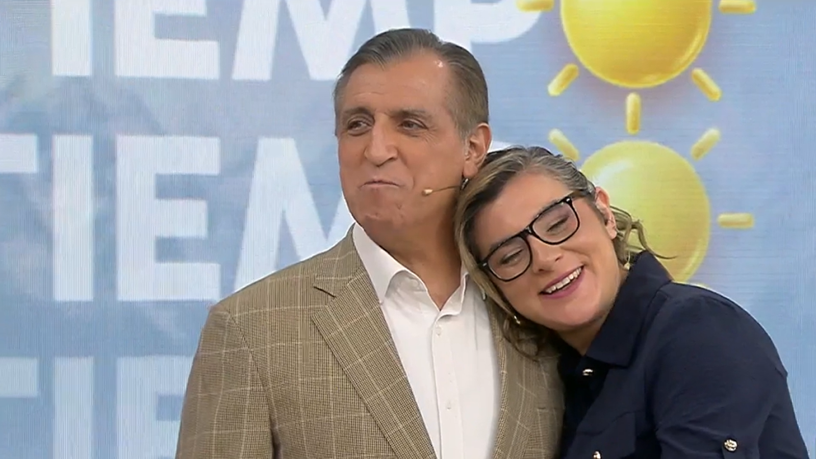 La gran cumbre meteorológica en el BDAT: El homenaje a Arlette Chacón por su gran trabajo en el canal

