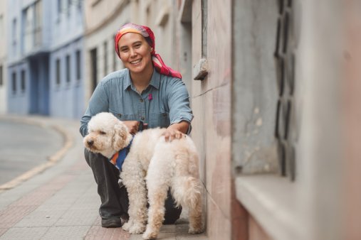 Walk for Her: exposición gratuita en Parque Arauco destaca el apoyo de las mascotas durante el cáncer de mama