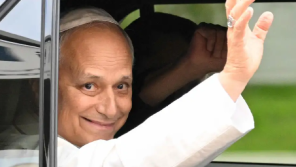 <p>Papa regresa al Vaticano tras operación de cáncer de pulmón</p>