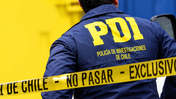 PDI detiene a hombre acusado de matar a su madre de 72 años en Pudahuel: fue capturado en Santiago