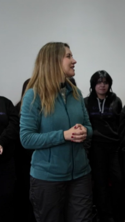 <p>Carla Jara llegó hasta Villarrica para conocer a su reconocido coro infanto-juvenil</p>