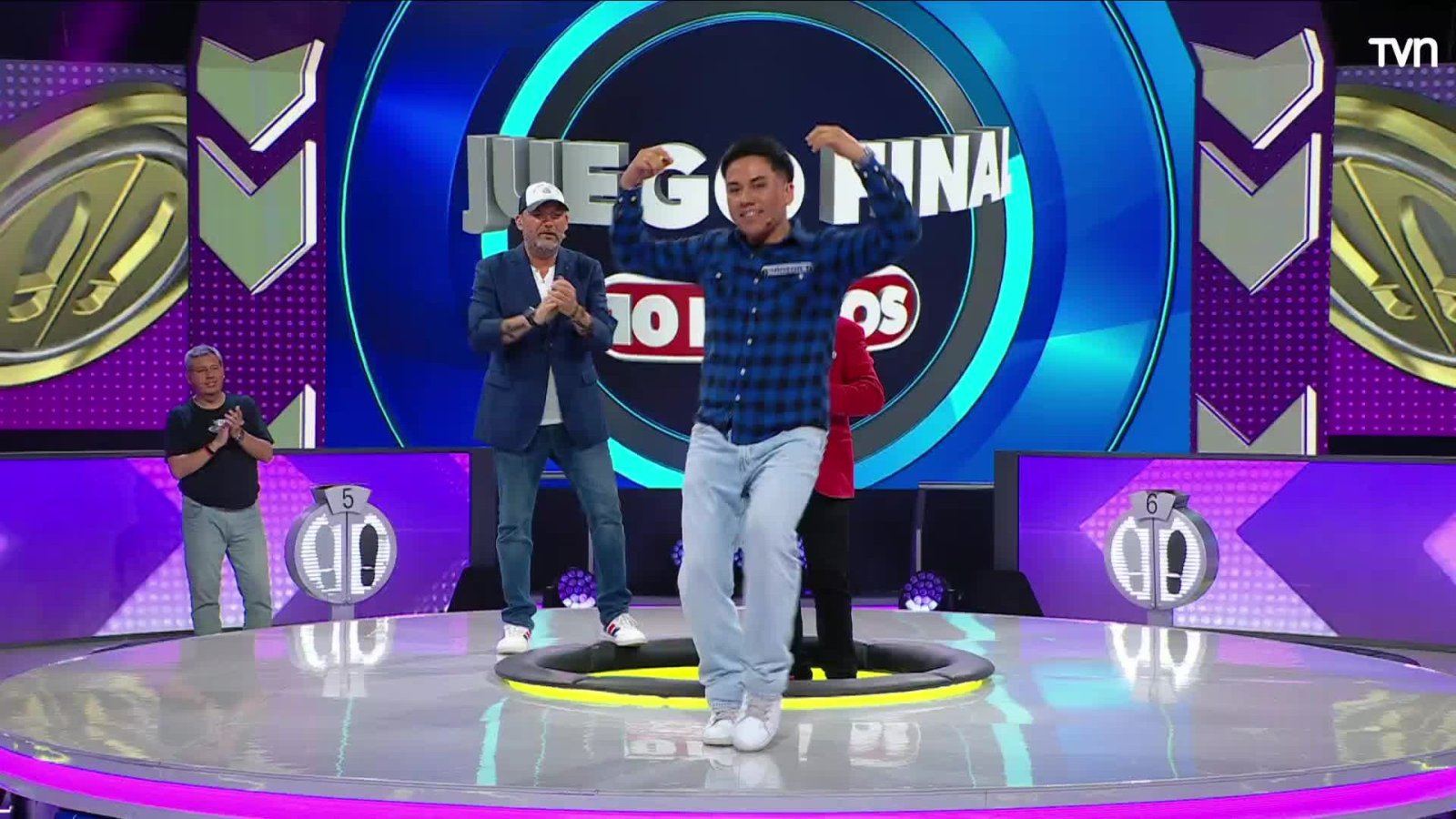 Nos pegamos un zapateo: Víctor nos baila cueca en ¡Ahora Caigo!
