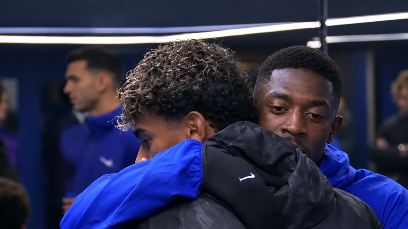 Dembélé vivió de todo ante Barcelona: abrazo con Lamine Yamal, gol increíble fallado y lesión
