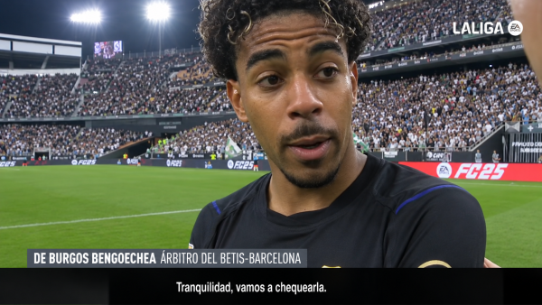 "Es lo que me piden": Escándalo tras audio del VAR que benefició al Barcelona ante Betis