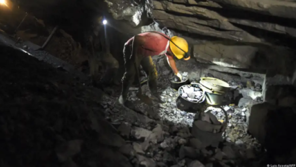 Derrumbe en mina de oro ilegal deja 14 muertos en Colombia
